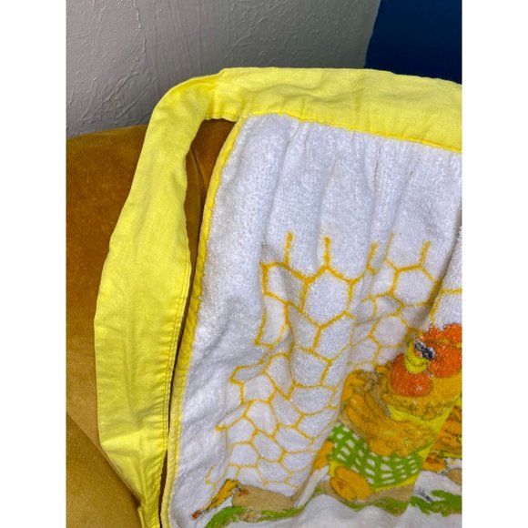 VINTAGE DISHTOWEL APRON Chicken - Yellow Trim - Hen Chicks - Excellent Condition - Picture 2 of 11